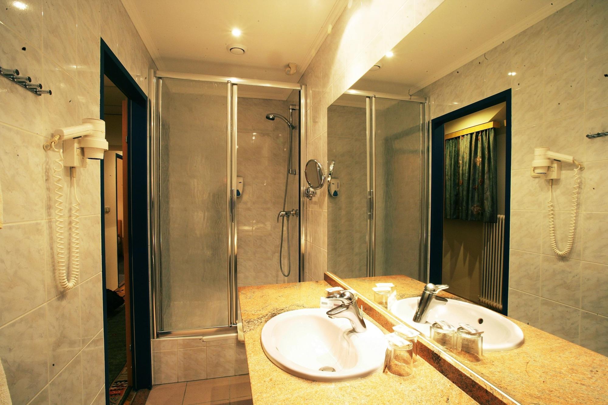 Frühstückspension Continental Hotel-pension 4*